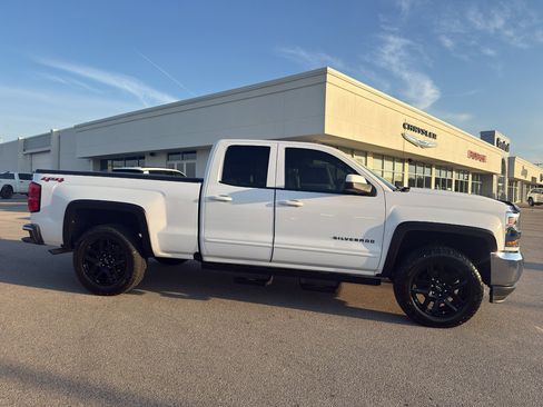 Used 2018 Chevrolet Silverado 1500 LT AWD/4WD image 4