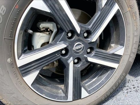 Used 2025 Nissan Sentra SV FWD image 3