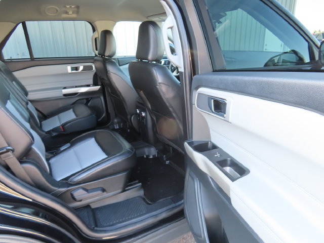 Used 2022 Ford Explorer XLT w/ Equipment Group 202A AWD/4WD image 28