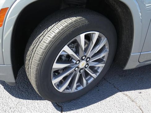 Used 2023 Chevrolet Traverse Premier FWD image 18