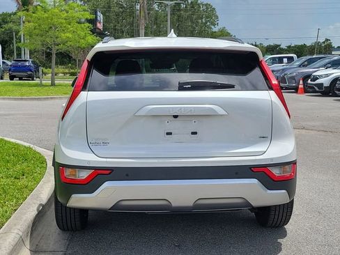 Certified 2023 Kia Niro EX FWD image 5