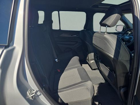 New 2025 Jeep Grand Cherokee Laredo X image 21