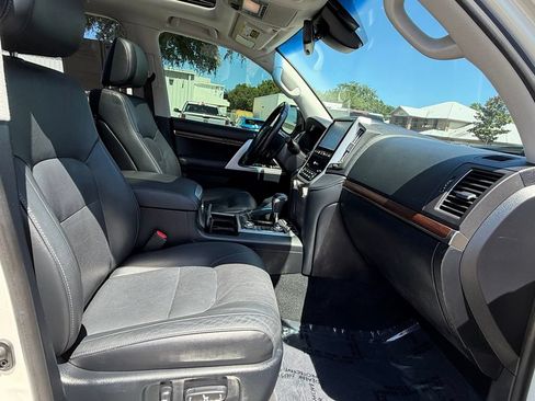 Used 2019 Toyota Land Cruiser w/ Four Season Floor Mat Package AWD/4WD image 29