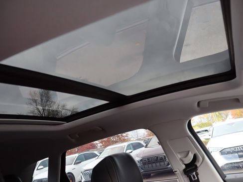 Used 2021 Audi e-tron Prestige w/ Prestige Package image 14