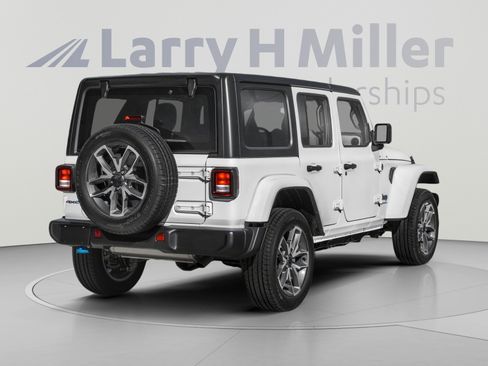 Used 2024 Jeep Wrangler Unlimited Rubicon 4xe w/ Technology Group AWD/4WD image 3
