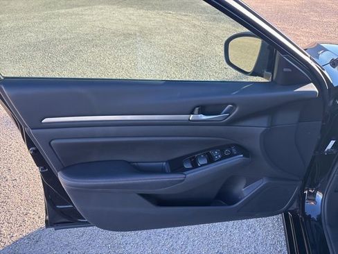 Used 2024 Nissan Altima 2.5 SR w/ SR Premium Package image 13