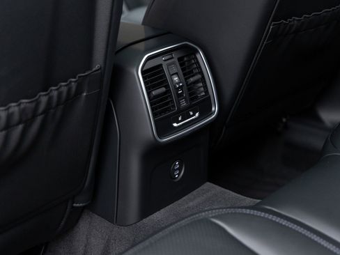 Certified 2026 Porsche Macan AWD/4WD image 27