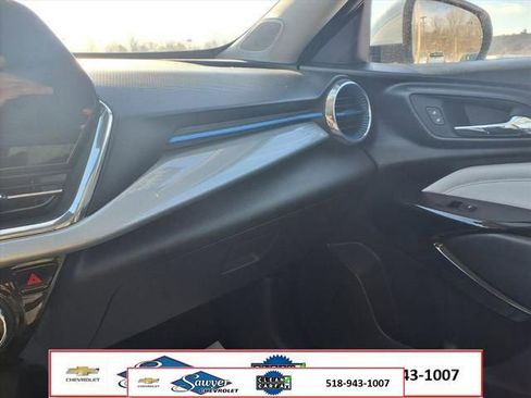 Used 2025 Chevrolet Trax LT w/ Driver Confidence Package FWD image 19