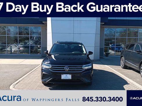 Used 2024 Volkswagen Tiguan SE image 1