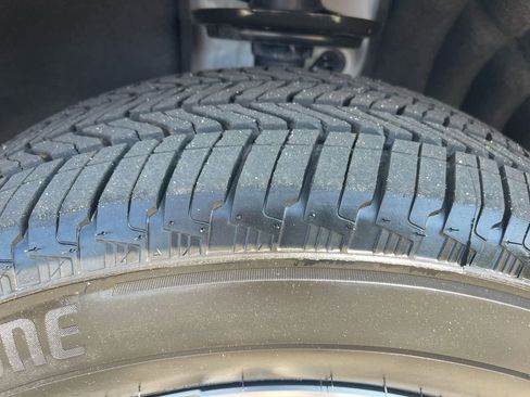 Used 2025 Chevrolet Traverse LT w/ LPO, Floor Liner Package image 34