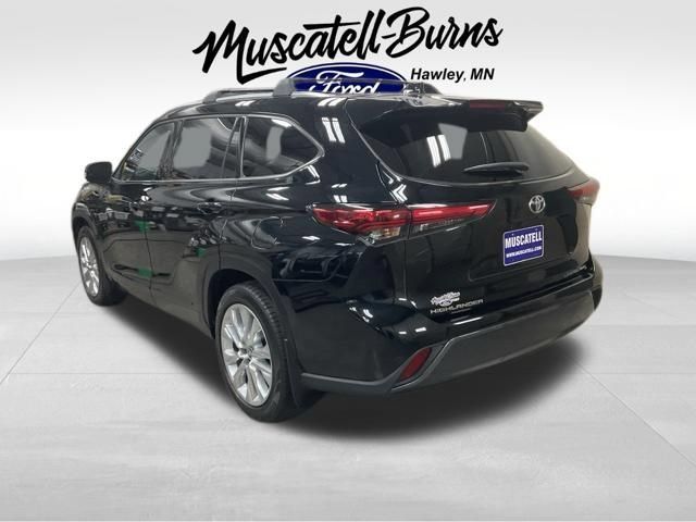 Used 2021 Toyota Highlander Limited AWD/4WD image 3