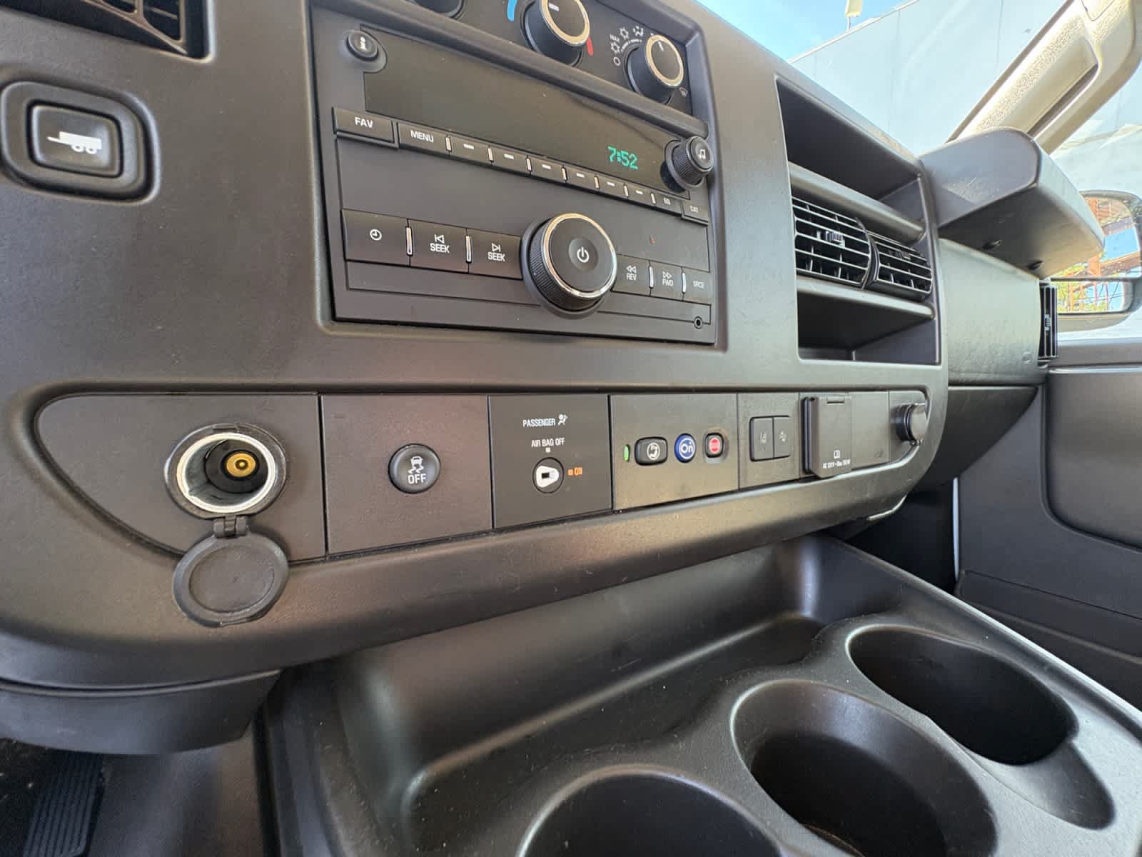 Used 2025 GMC Savana 3500 LT w/ LT Preferred Equipment Group RWD image 29
