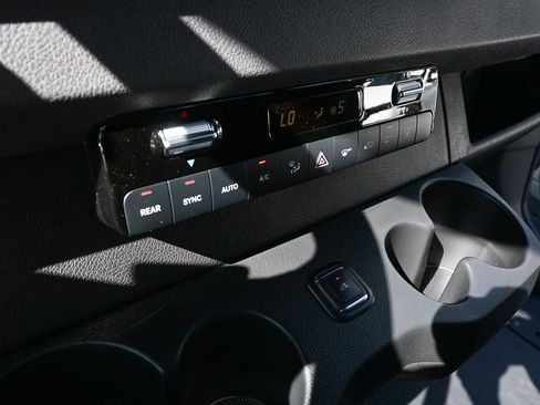 Used 2025 Mercedes-Benz Sprinter 2500 image 15