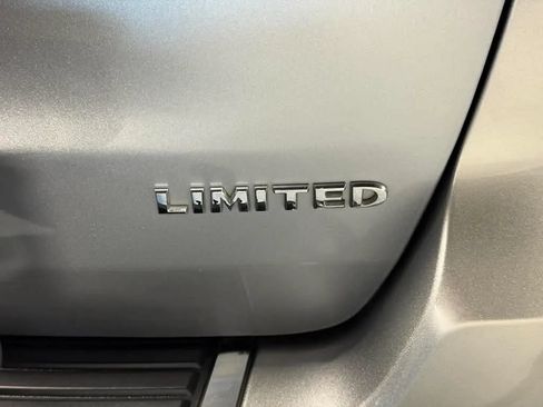 Used 2019 Jeep Grand Cherokee Limited AWD/4WD image 11