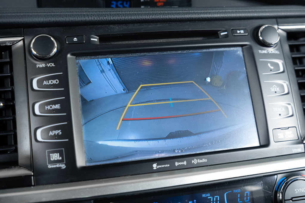 Used 2018 Toyota Highlander Limited AWD/4WD image 31