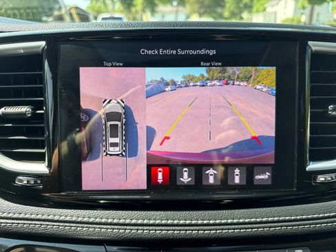 Used 2023 Chrysler Pacifica Limited w/ Uconnect Theater Family Group AWD/4WD image 27