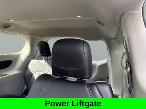Used 2017 Chrysler Pacifica Touring-L Plus w/ Advanced Safetytec Group FWD image 16