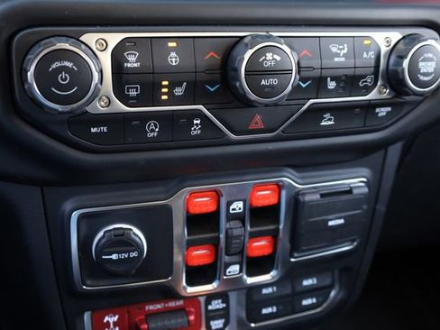 Certified 2023 Jeep Wrangler Unlimited Rubicon w/ Cold Weather Group image 19