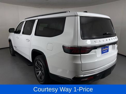 Used 2024 Jeep Wagoneer L Series II RWD image 9