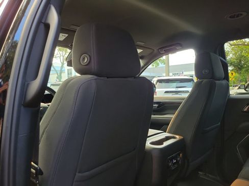Used 2025 Chevrolet Tahoe LS RWD image 10
