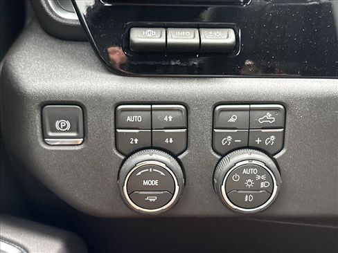 Certified 2026 Chevrolet Silverado 1500 High Country AWD/4WD image 18