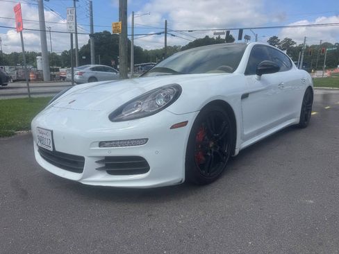 Used 2015 Porsche Panamera RWD image 2