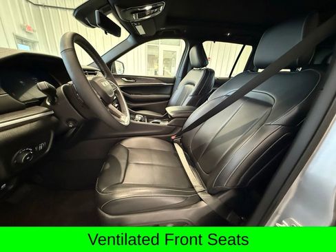 Used 2025 Jeep Grand Cherokee Limited w/ Luxury Tech Group II AWD/4WD image 15