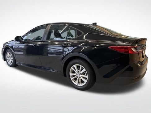 Used 2025 Toyota Camry LE image 3