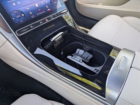 Used 2024 Mercedes-Benz C 300 Sedan image 12