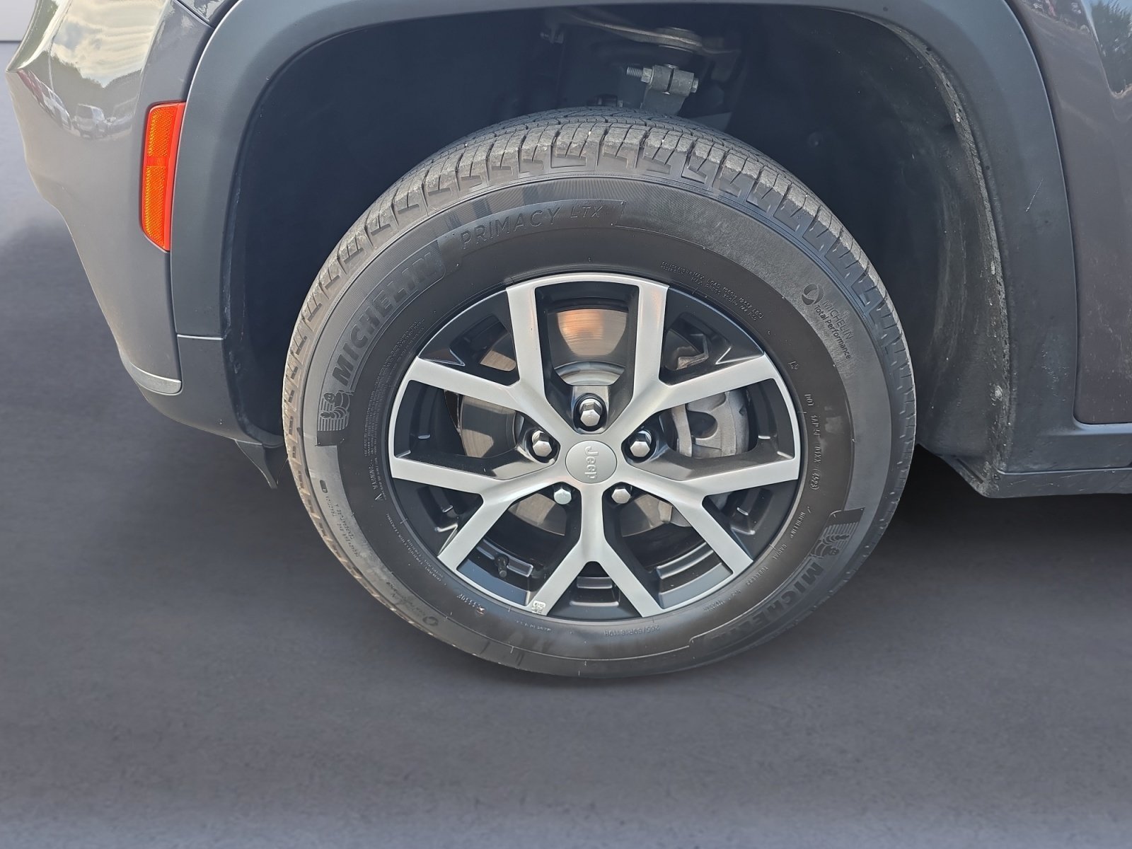 Used 2024 Jeep Grand Cherokee L Limited AWD/4WD image 10
