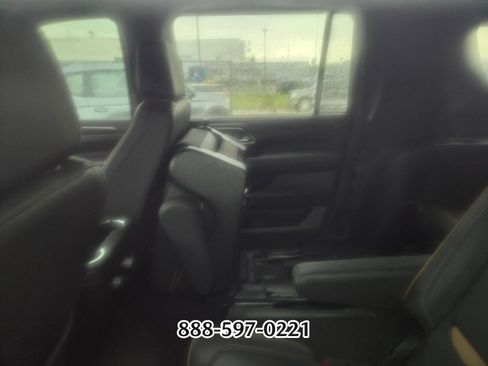 Used 2023 GMC Yukon XL AT4 w/ AT4 Premium Package image 4