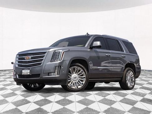Used 2018 Cadillac Escalade Platinum AWD/4WD image 2