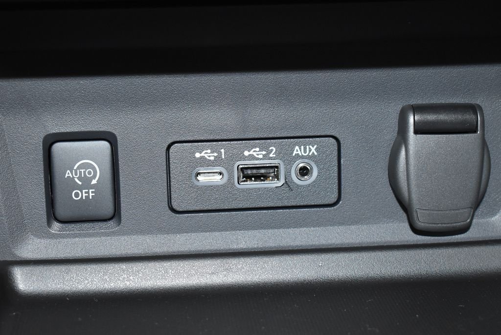 Used 2025 Nissan Sentra SR FWD image 23
