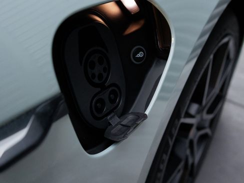 New 2025 Porsche Taycan GTS image 37