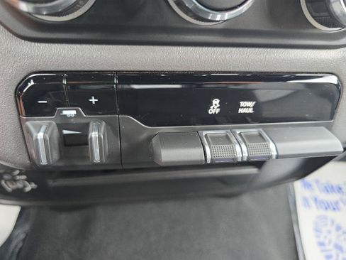 Used 2024 RAM 2500 Big Horn AWD/4WD image 33