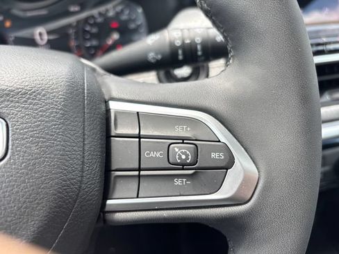 Used 2023 Jeep Compass Latitude w/ Sun and Sound Group AWD/4WD image 18