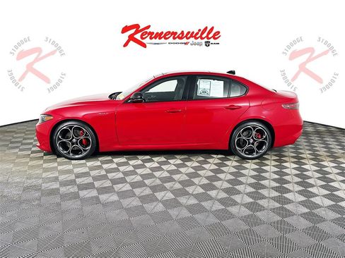 Used 2024 Alfa Romeo Giulia Veloce image 4
