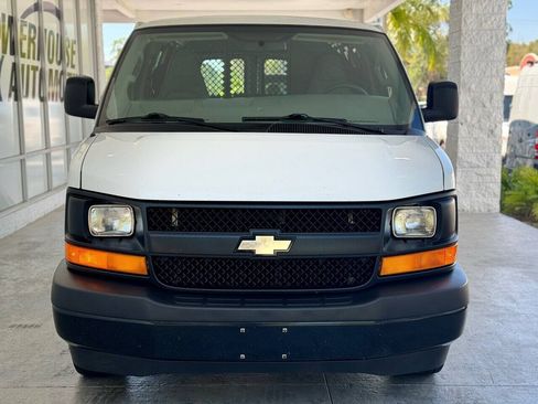 Used 2017 Chevrolet Express 2500 RWD image 2