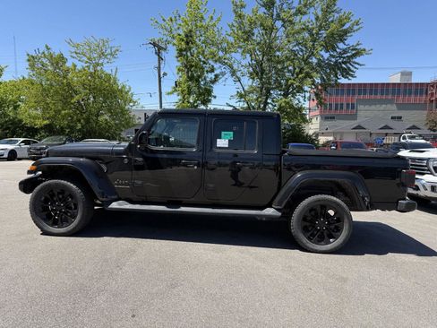 Used 2021 Jeep Gladiator High Altitude AWD/4WD image 6