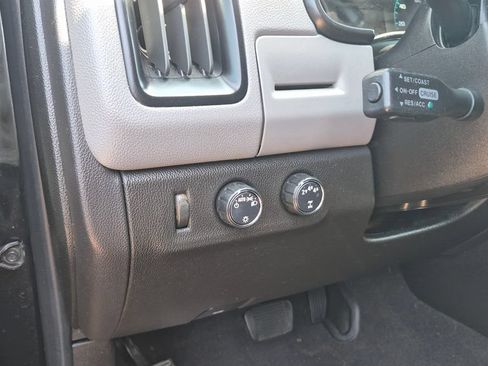 Used 2022 Chevrolet Colorado W/T AWD/4WD image 8
