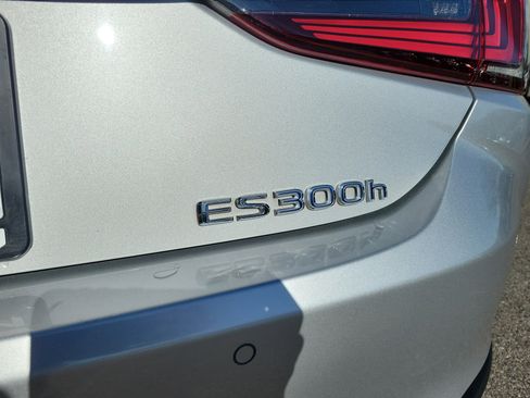 Used 2021 Lexus ES 300h w/ Premium Package image 30