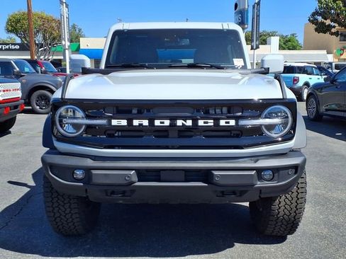 New 2026 Ford Bronco Outer Banks w/ Sasquatch Package AWD/4WD image 2