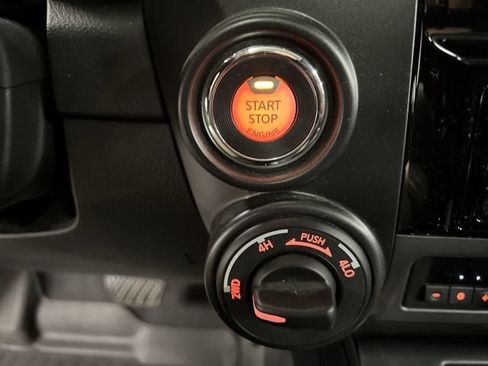 Used 2024 Nissan Titan PRO-4X w/ Pro-4x Convenience Package AWD/4WD image 17