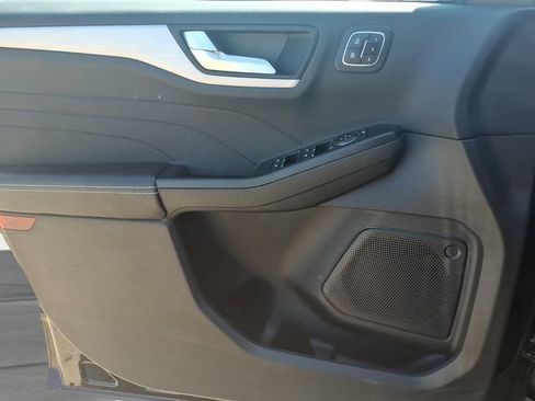 Used 2023 Ford Escape Platinum AWD/4WD image 17