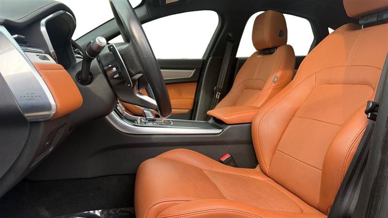 Used 2022 Jaguar XF R-Dynamic SE AWD/4WD image 10