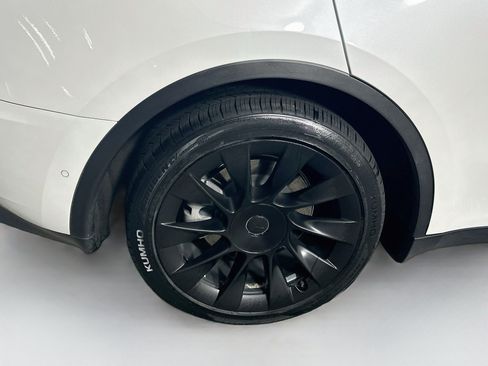 Used 2021 Tesla Model Y Long Range AWD/4WD image 11