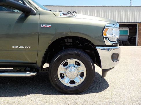 Used 2020 RAM 2500 Tradesman w/ Chrome Appearance Group AWD/4WD image 9