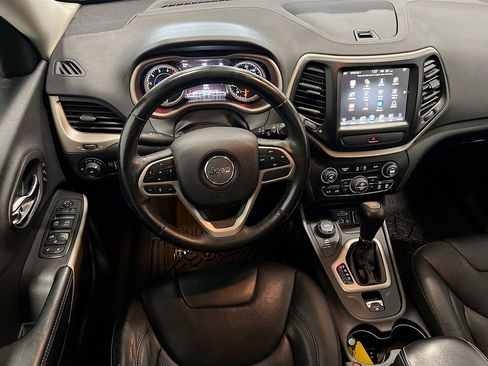 Used 2017 Jeep Cherokee Limited w/ Luxury Group AWD/4WD image 19