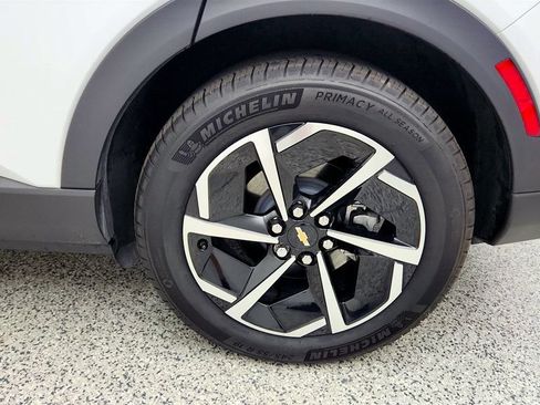 Used 2025 Chevrolet Equinox EV LT FWD image 9