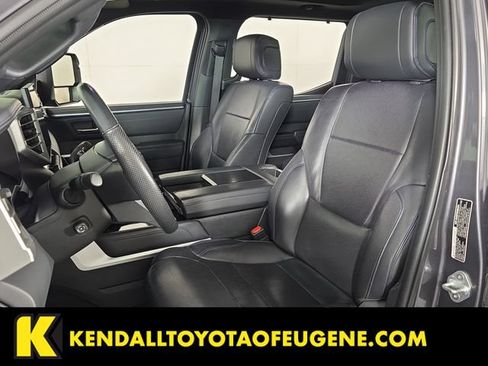Used 2024 Toyota Tundra Platinum AWD/4WD image 17
